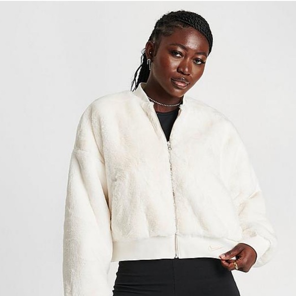 NWT Nike Oversized, 2-in-1 faux fur puffer with gloss finish on reverse side - Picture 3 of 16